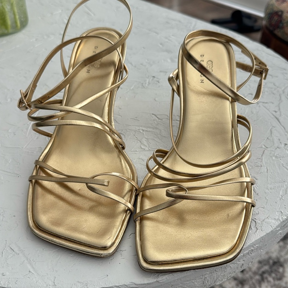 ASOS DESIGN Wide Fit Hamper strappy mid heeled sandals in gold
